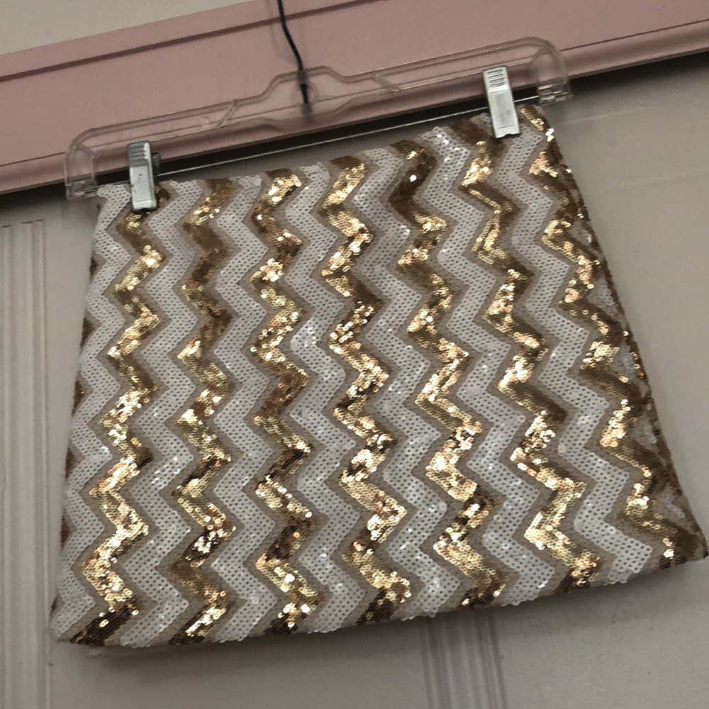 WINDSOR white and gold chevron sparkly mini skirt